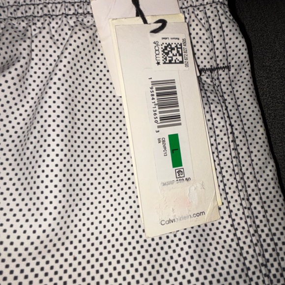 BNWT Calvin Klein Swim Trunks | Men’s Large | UV Protection | $7 - Picture 8 of 10